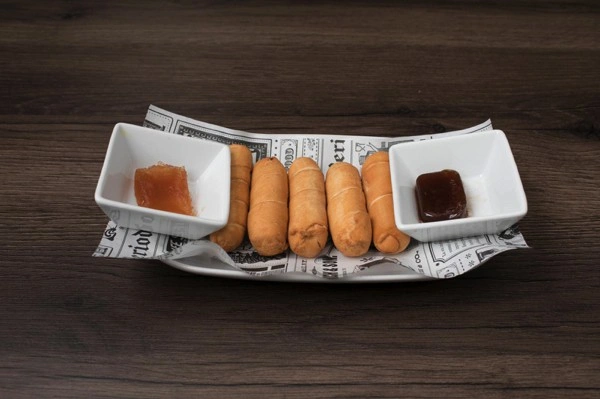 Tequeños de queso crujientes con mermelada