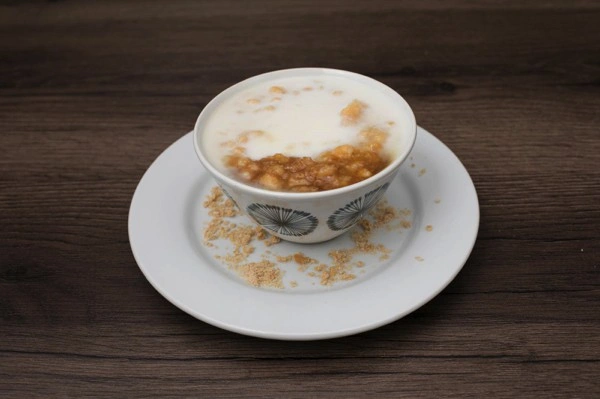 Mazamorra colombiana con bocadillo o panela