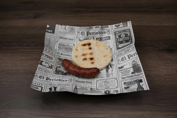 Chorizo colombiano con arepa de maíz
