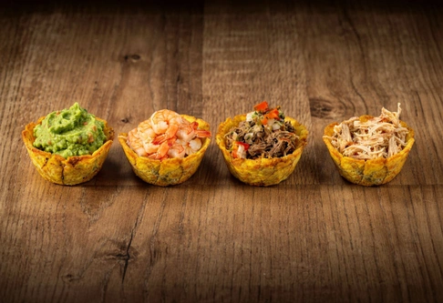Canasta de Plátano con guacamole, pollo y carne en Tizones