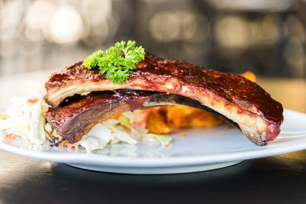 Costillar completo con patatas (entero 18€ / medio 12€) 