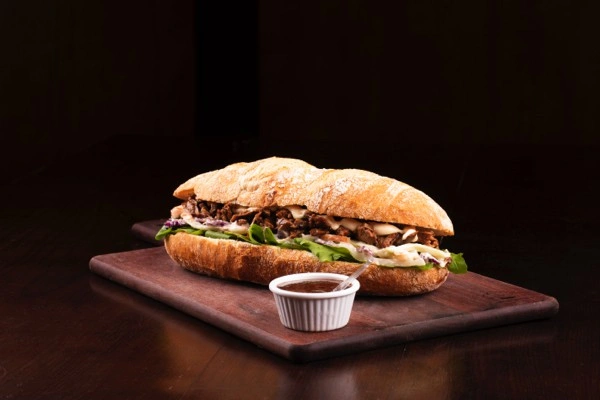 Sandwich Cubano Hawaiano con lacón, queso y piña